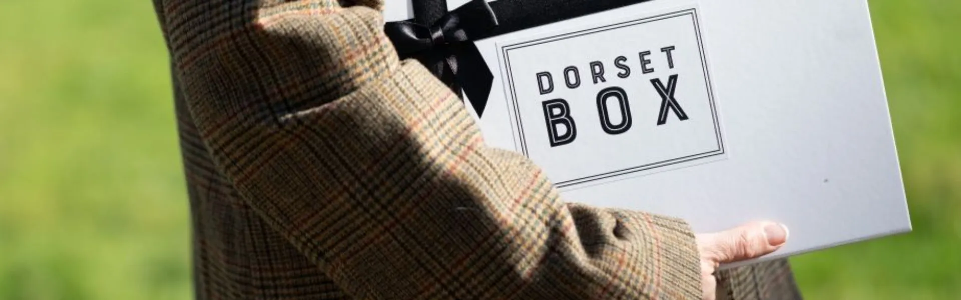 Carrying a Dorset Box in the countryside